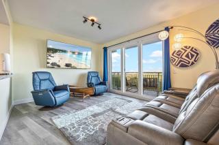 RIVER FLY IN Updated Luxurious Waterfront 2BR - 5