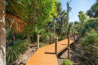 RIVER FLY IN Updated Luxurious Waterfront 2BR - 6