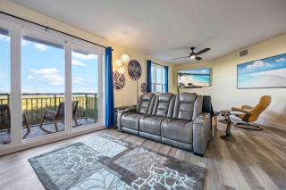 RIVER FLY IN Updated Luxurious Waterfront 2BR - 2