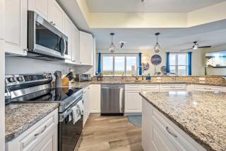 RIVER FLY IN Updated Luxurious Waterfront 2BR - 3