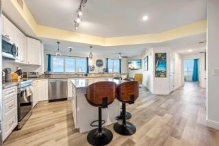 RIVER FLY IN Updated Luxurious Waterfront 2BR - 1