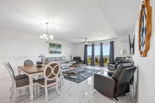 River Fly-In 3BR Luxury Condo w Resort Amenities - 0