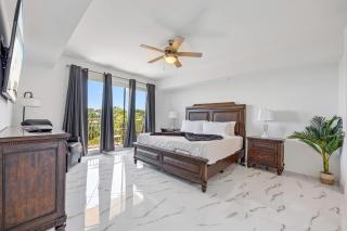 River Fly-In 3BR Luxury Condo w Resort Amenities - 9