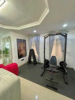 Stylish, spacious 1BR on Admiralty Lekki - Maroko - 4