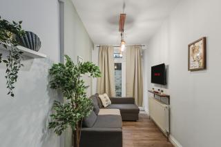 Modern West London Haven 2 Bedrooms & Patio - 0