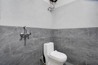 Hotel O V K Guest House - 4