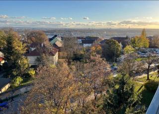 Cozy flat with a breathtaking view by the metro - 2