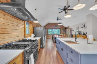 Gorgeous Lakefront Escape - New Renovations - 3