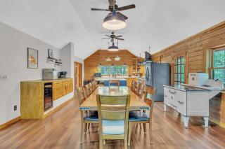 Gorgeous Lakefront Escape - New Renovations - 1