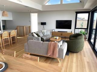 Azure Horizon Heated Pool with Stunning View - Mount Martha - 9