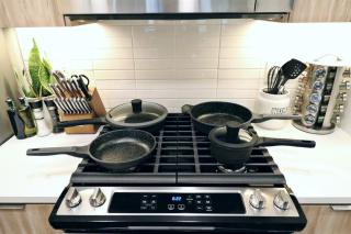 2 KING BED LUXURY WALK to BEACH, PIER & PROMENADE - 5