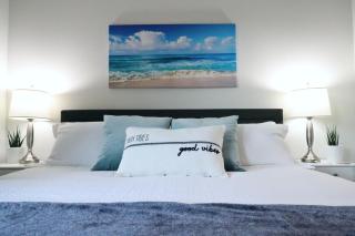 2 KING BED LUXURY WALK to BEACH, PIER & PROMENADE - 3