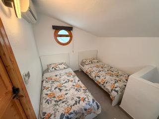 Contemporary House in Cabo Roig - 7