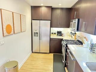 5 Star Location with City Views 2BD 2BA with King Beds - 9
