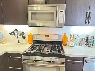 5 Star Location with City Views 2BD 2BA with King Beds - 5