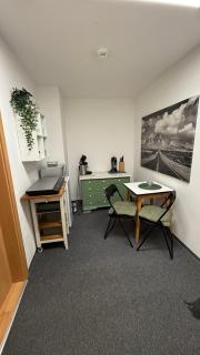 1 bedroom with private bathroom & Kitchenette - 4