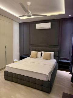 1 BHK Apartment zameen Aurum Gulberg - 9