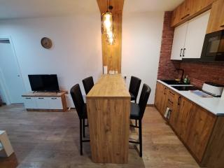 Matt & Sarah’s Cozy Family Duplex - 2