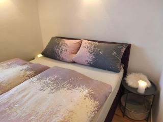 statt HOTEL - Frisch, Frech und Farbenfroh - Helle Souterrainwohnung - 1