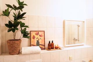 Große Wohnung mit 3 Schlafzimmern & 6 Boxspringbetten, WLAN, Smart TV, Parkplatz, Waschmaschine & Trockner - 3