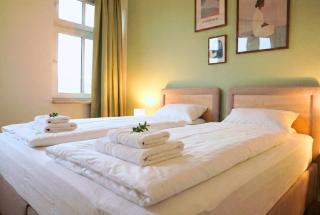 Große Wohnung mit 3 Schlafzimmern & 6 Boxspringbetten, WLAN, Smart TV, Parkplatz, Waschmaschine & Trockner - 0