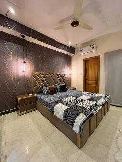 Luxury 1-Bedroom Apartment - 7