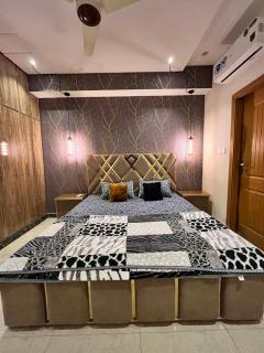 Luxury 1-Bedroom Apartment - 6