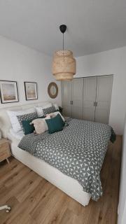 Chic & Comfortable Newly Renovated 2-Bedroom Flat - 4