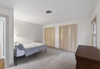 Lakefront Haven - Sunroom, Deck, Near Hospital - 4