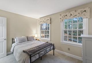 Lakefront Haven - Sunroom, Deck, Near Hospital - 7