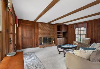 Lakefront Haven - Sunroom, Deck, Near Hospital - 1