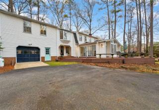 Lakefront Haven - Sunroom, Deck, Near Hospital - 5