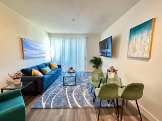 Bright 2 Bed 2 Bath with Views Walk to the Beach DTSM - 9