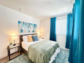 Bright 2 Bed 2 Bath with Views Walk to the Beach DTSM - 2