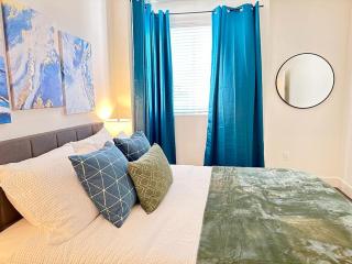 Bright 2 Bed 2 Bath with Views Walk to the Beach DTSM - 1