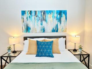 Bright 2 Bed 2 Bath with Views Walk to the Beach DTSM - 6