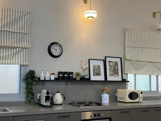 luxury apartment & backyard - 9