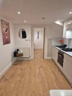 2Bed Ground Floor Apartment With Private Garden - 1