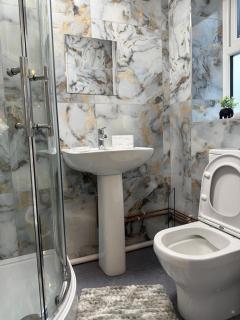 Stylish 1-Bed Stay Near Xmas markets & Coop Live - 6