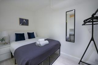 2 Bedroom Serviced Apartment, Barbican & Old Street, Sleeps 6 - 7