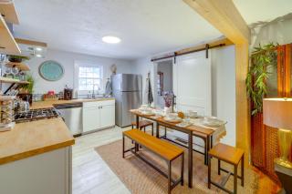 Walk to Dtwn Fayetteville Family Home with Fire Pit - 7