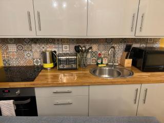 1st floor Georgian flat close to local park and city centre with 1 bedroom and large sofabed in living room - 5