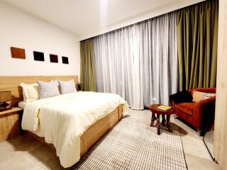 Newly Renovated 1BR APT at Airport Residential - 7