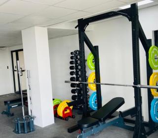 Newly Renovated 1BR APT at Airport Residential - 2