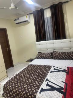 NickJaak courtyard- 1-4 bedrooms - 3