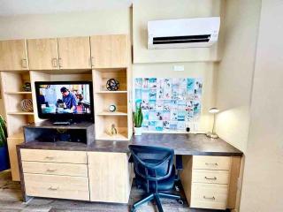 Heart of DT SM Studio, Walk To Beach & Pier - 8