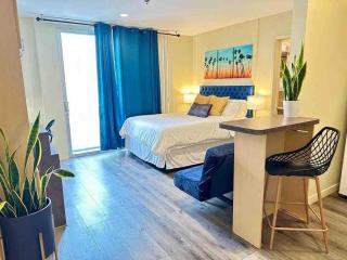 Heart of DT SM Studio, Walk To Beach & Pier - 5