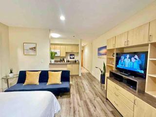 Heart of DT SM Studio, Walk To Beach & Pier - 2