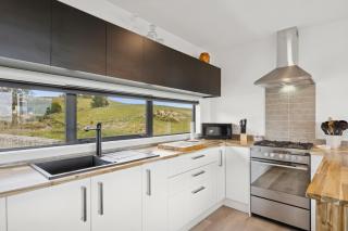 Seabreeze Lookout - Moeraki Holiday Home - 3