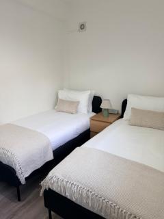 Clapham Park - Modern Apartment - Sleeps 5 - 3